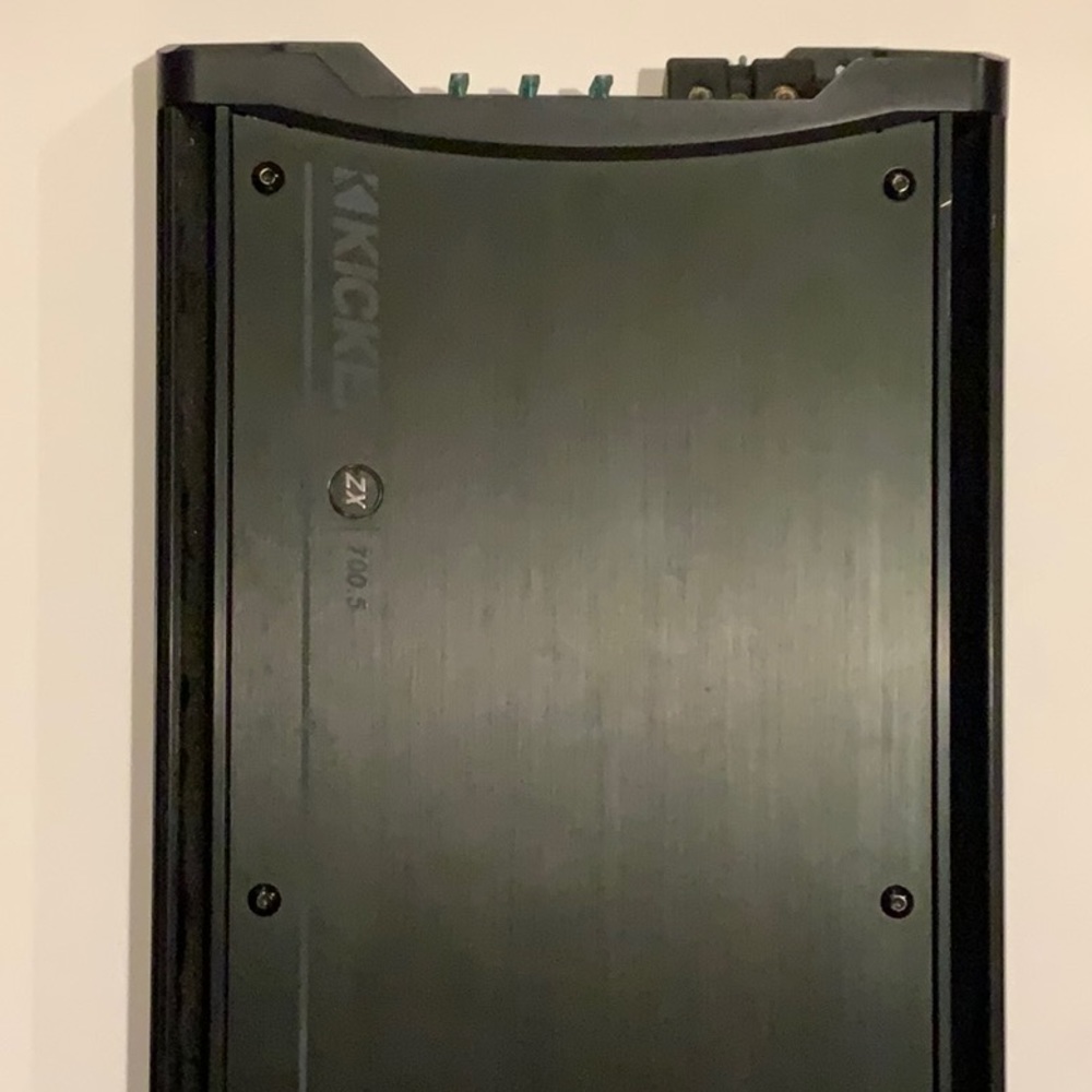 Kicker ZX 700.5 amplifier 5 channel